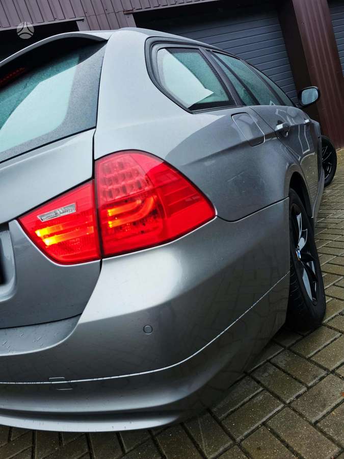 BMW 320 2011 — photo 32