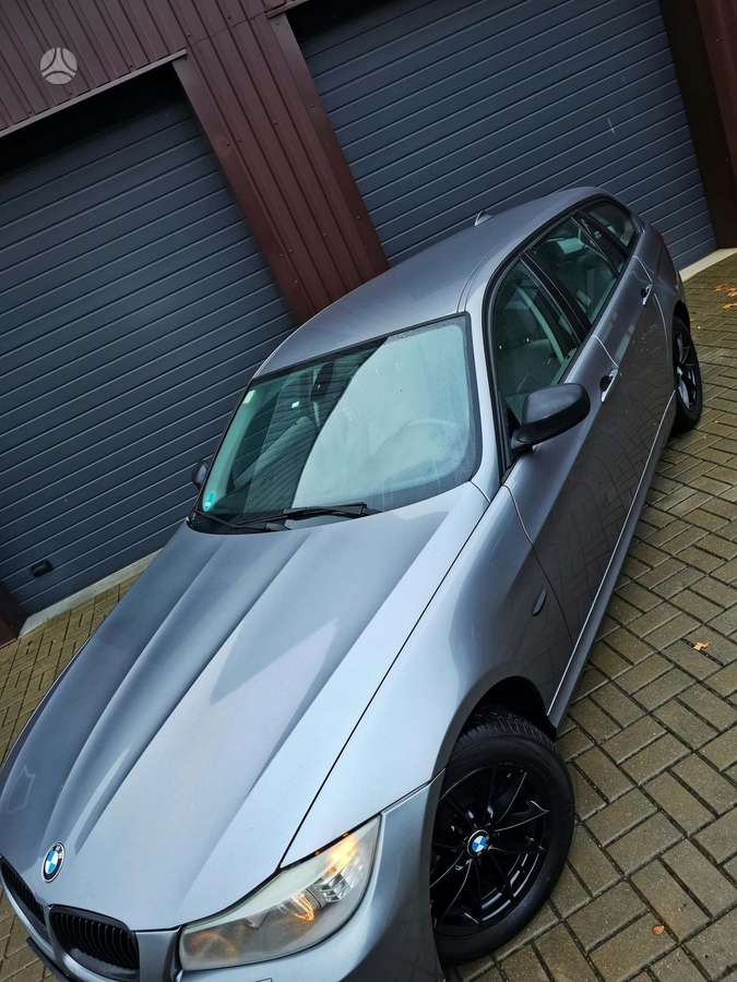 BMW 320 2011 — photo 34
