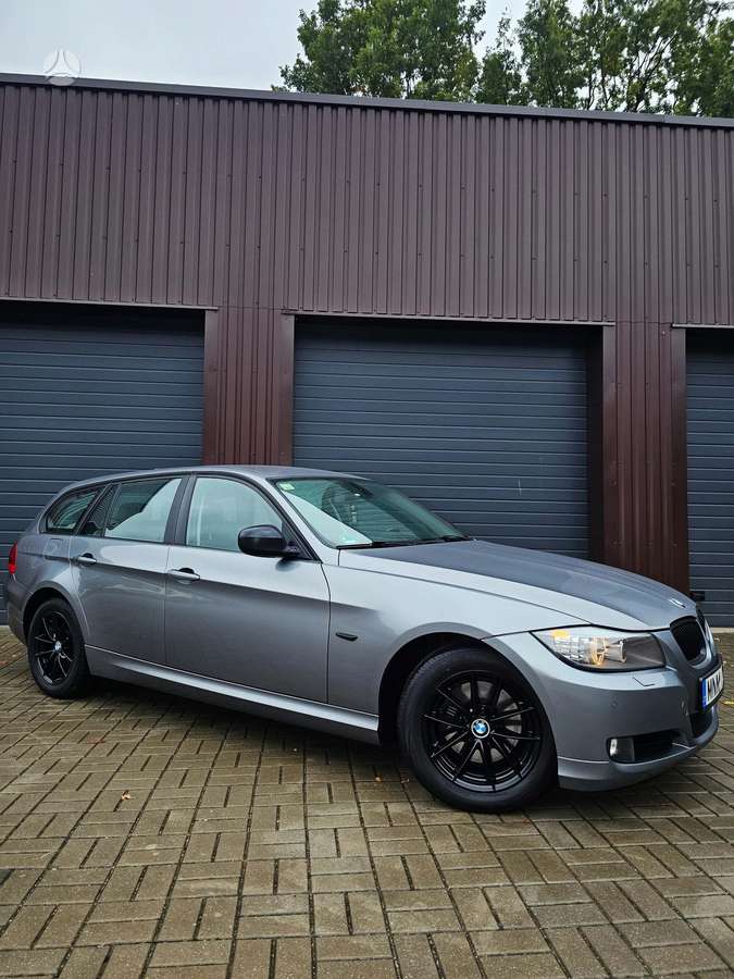 BMW 320 2011 — photo 35
