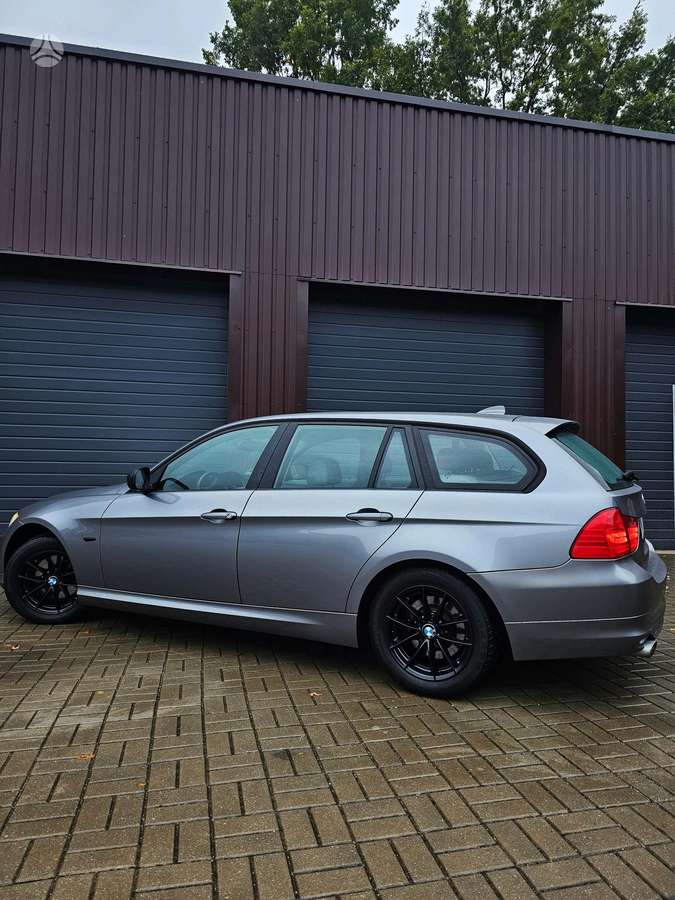 BMW 320 2011 — engine 1995 cm³, 184 HP (135kW)