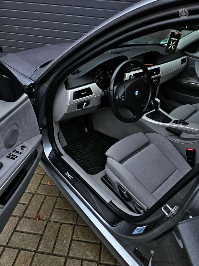 BMW 320 2011 — photo 45