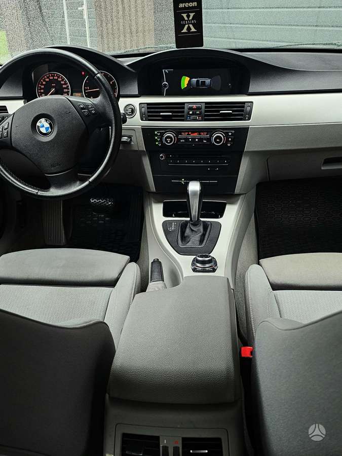 BMW 320 2011 — photo 47