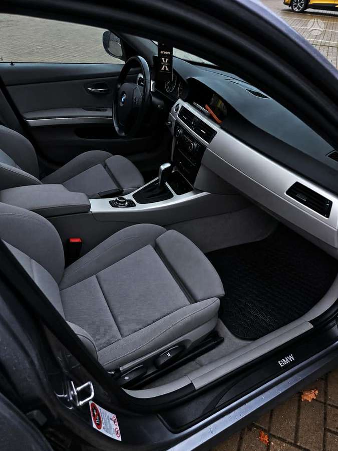 BMW 320 2011 — photo 48