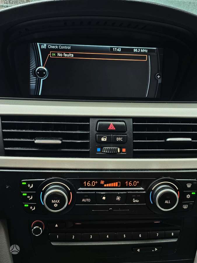 BMW 320 2011 — photo 49