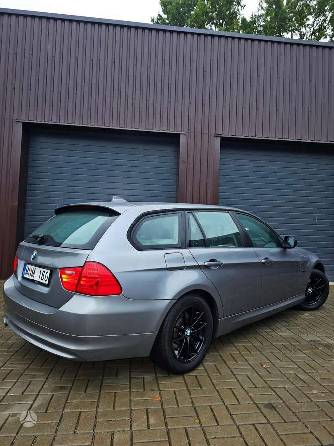 BMW 320 2011 — photo 5