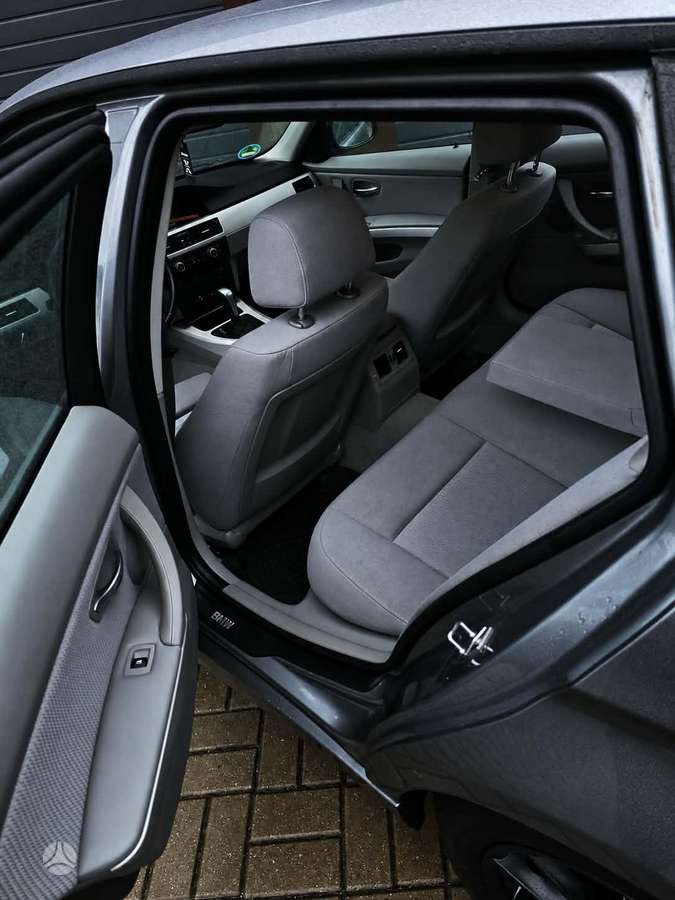 BMW 320 2011 — photo 52