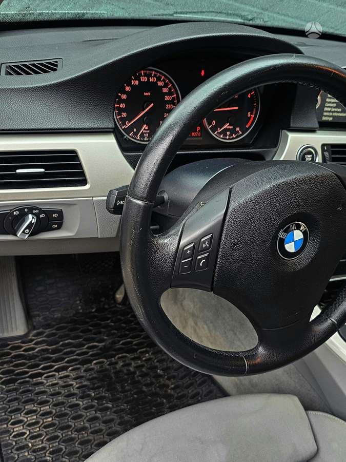 BMW 320 2011 — photo 54