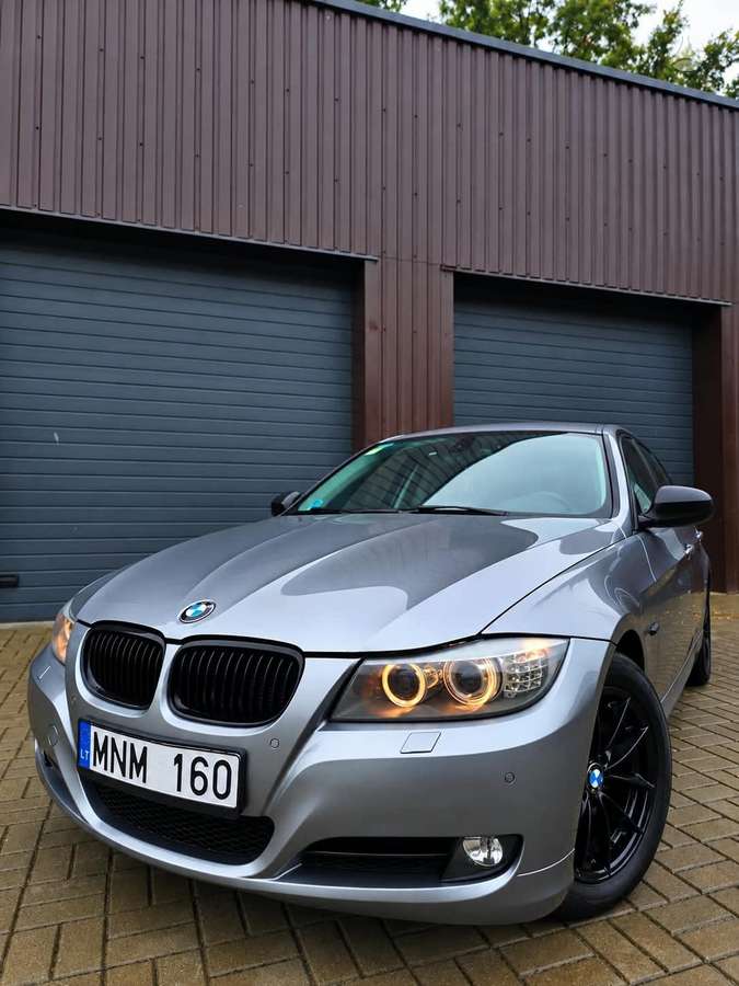 BMW 320 2011 — photo 7