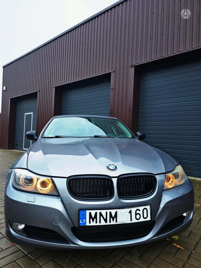 BMW 320 2011 — photo 8
