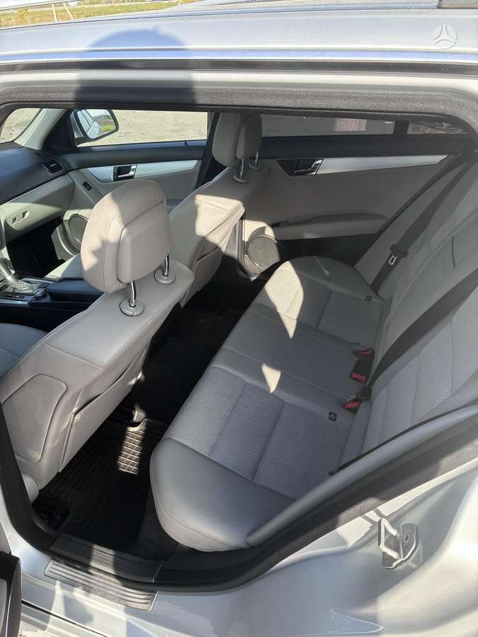 Mercedes-Benz C320 2008 — photo 7