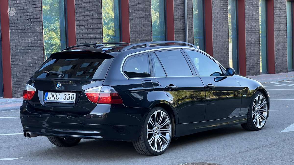 BMW 330 2007 — салон