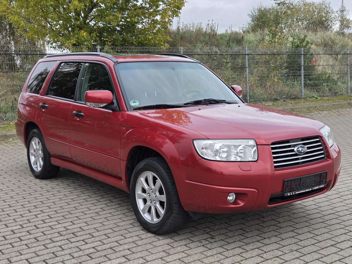 Subaru Forester 2006 — rear view
