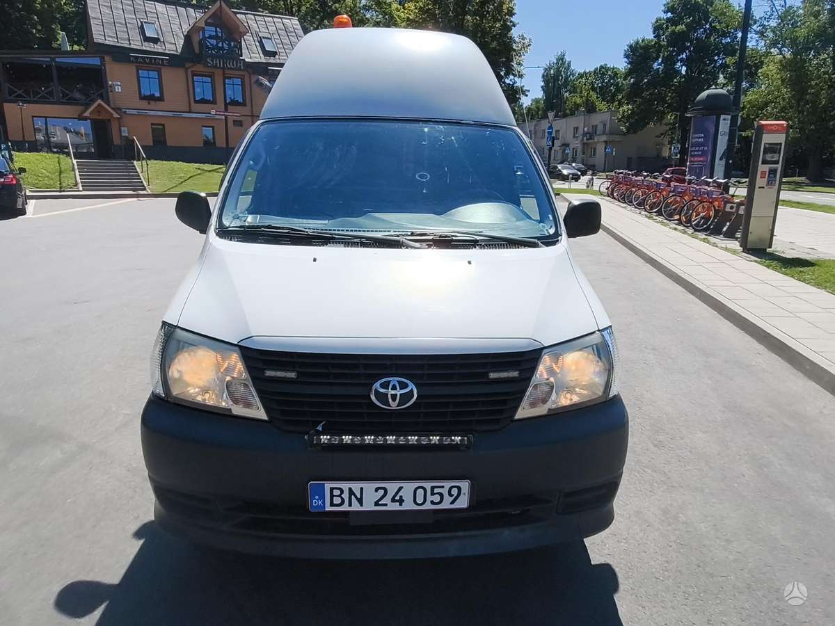 Toyota Hiace 2008 — вигляд ззаду