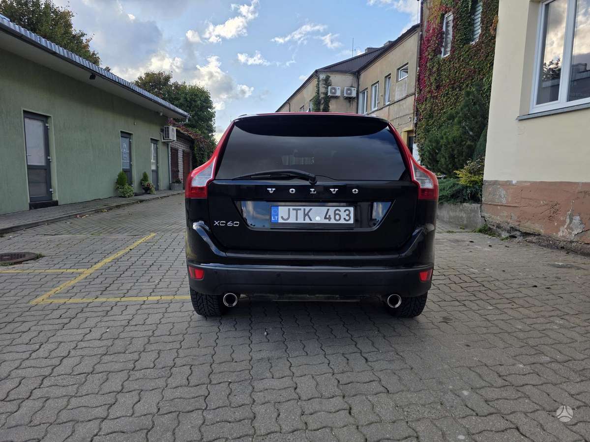 Volvo XC60 2013 — двигун 3200 cm³, 241 HP (177kW)