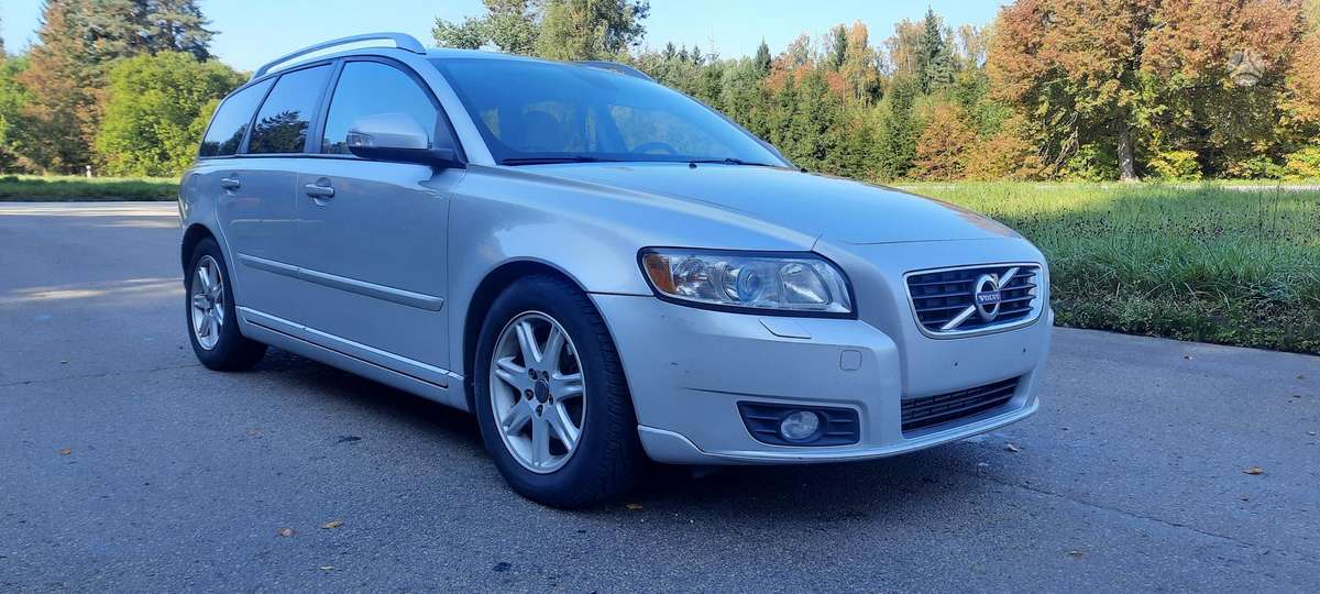 Volvo V50 2011 — салон