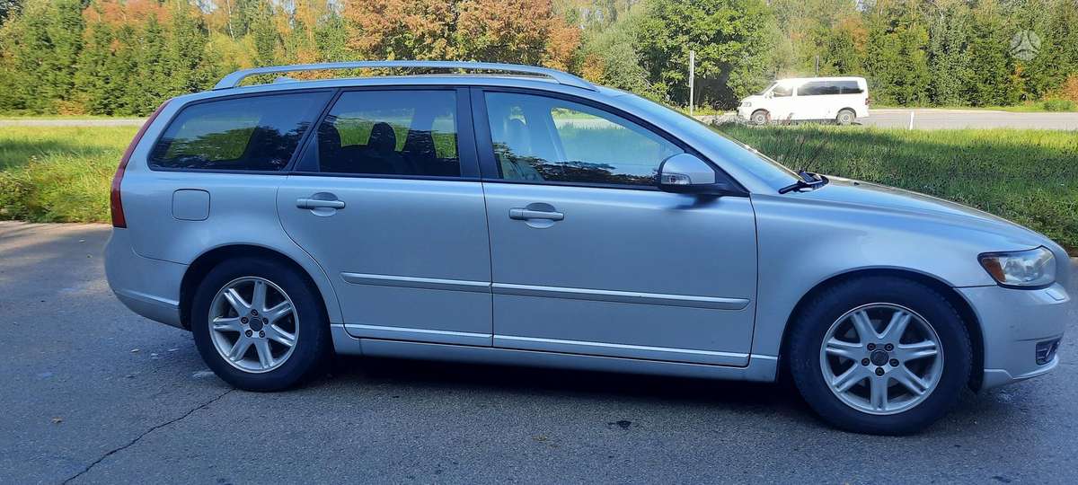 Volvo V50 2011 — двигун 1560 cm³, 114 HP (84kW)