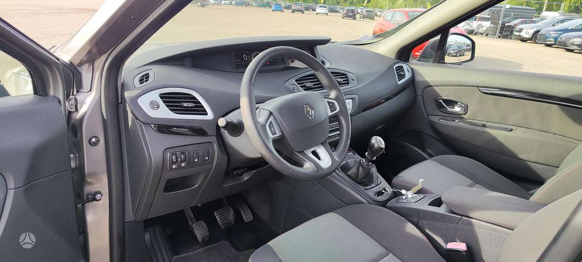Renault Scenic 2012 — photo 11