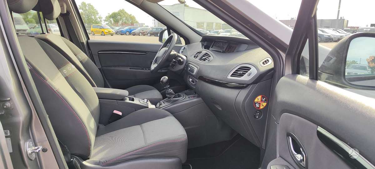 Renault Scenic 2012 — photo 17