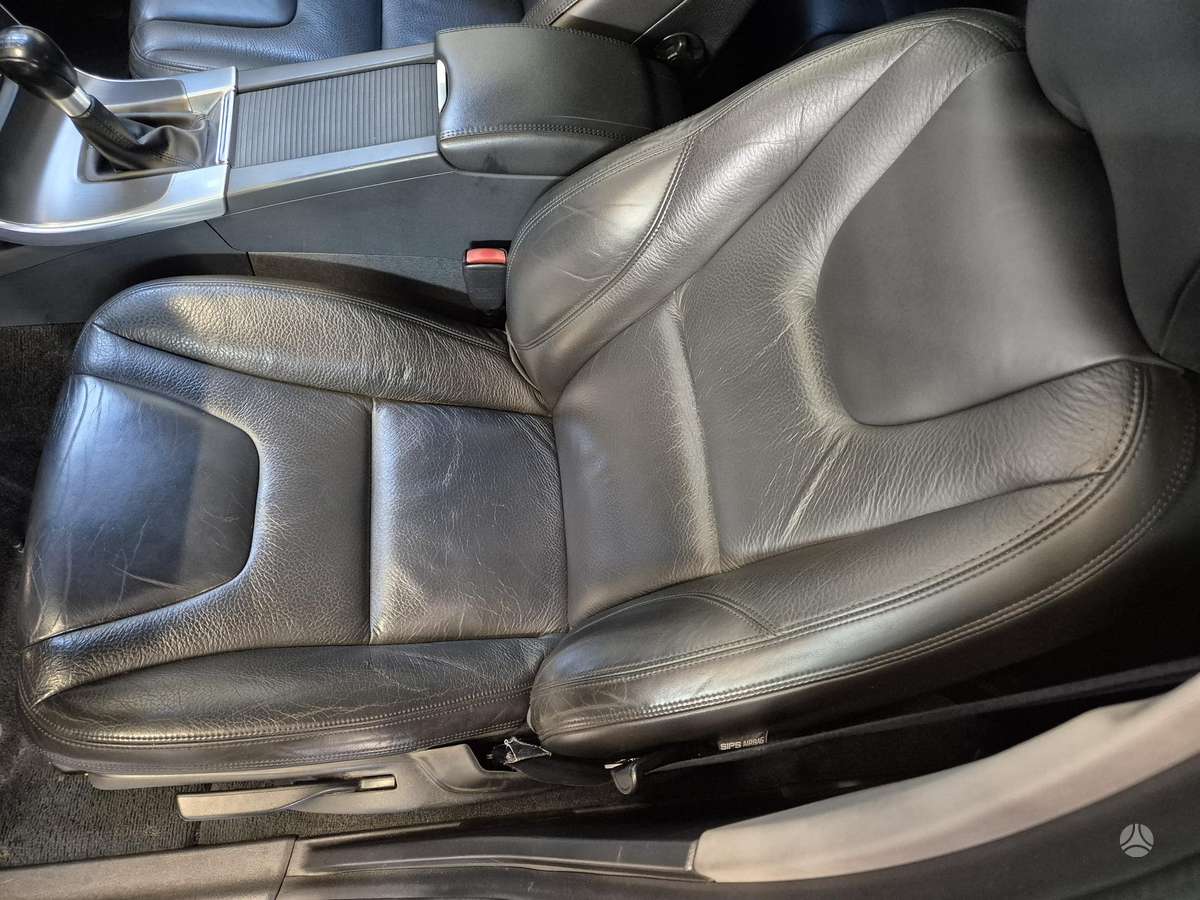 Volvo V60 2015 — photo 17