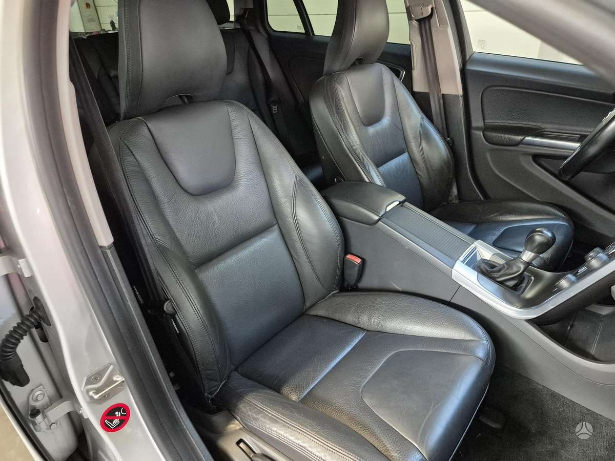 Volvo V60 2015 — photo 19