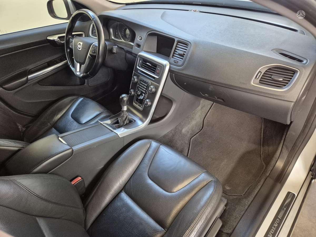 Volvo V60 2015 — photo 20