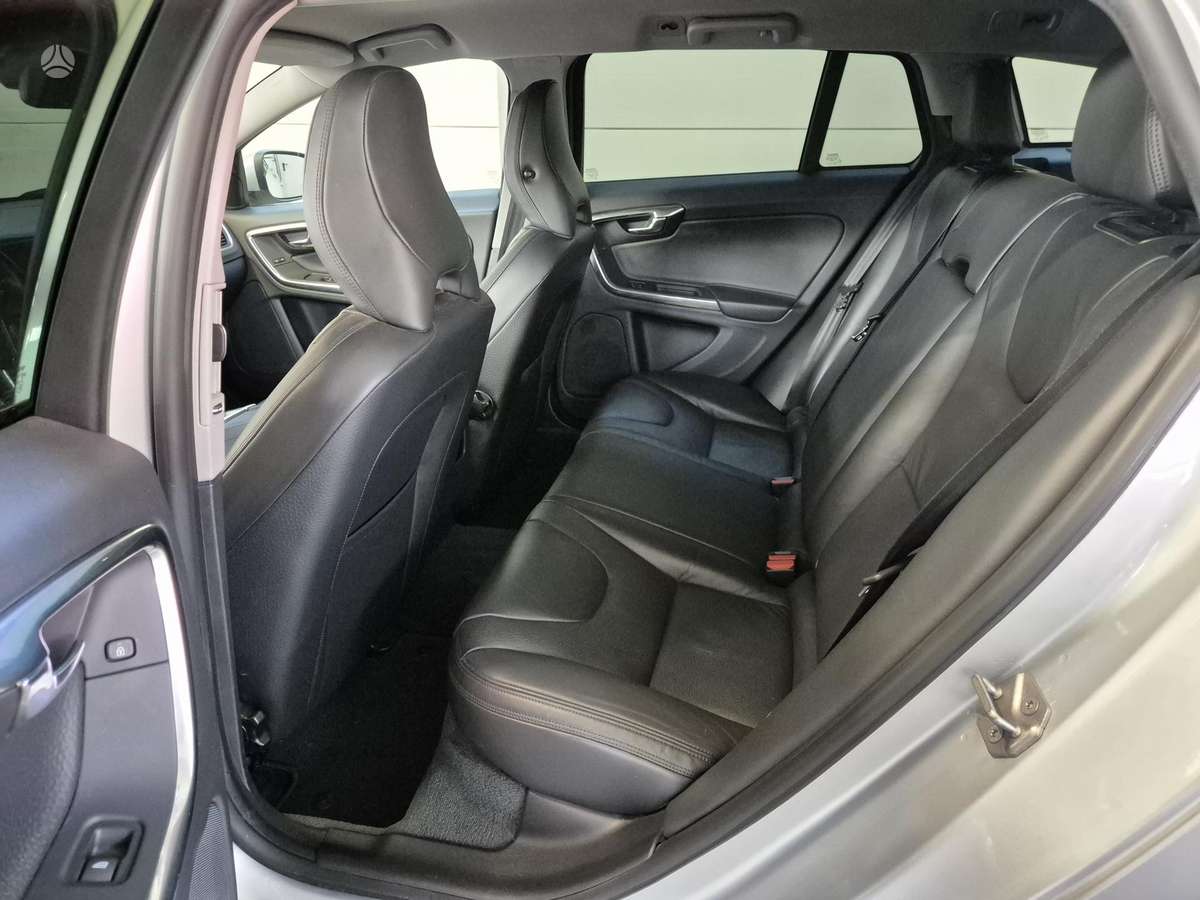 Volvo V60 2015 — photo 22