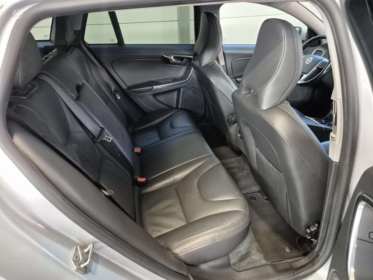 Volvo V60 2015 — photo 23