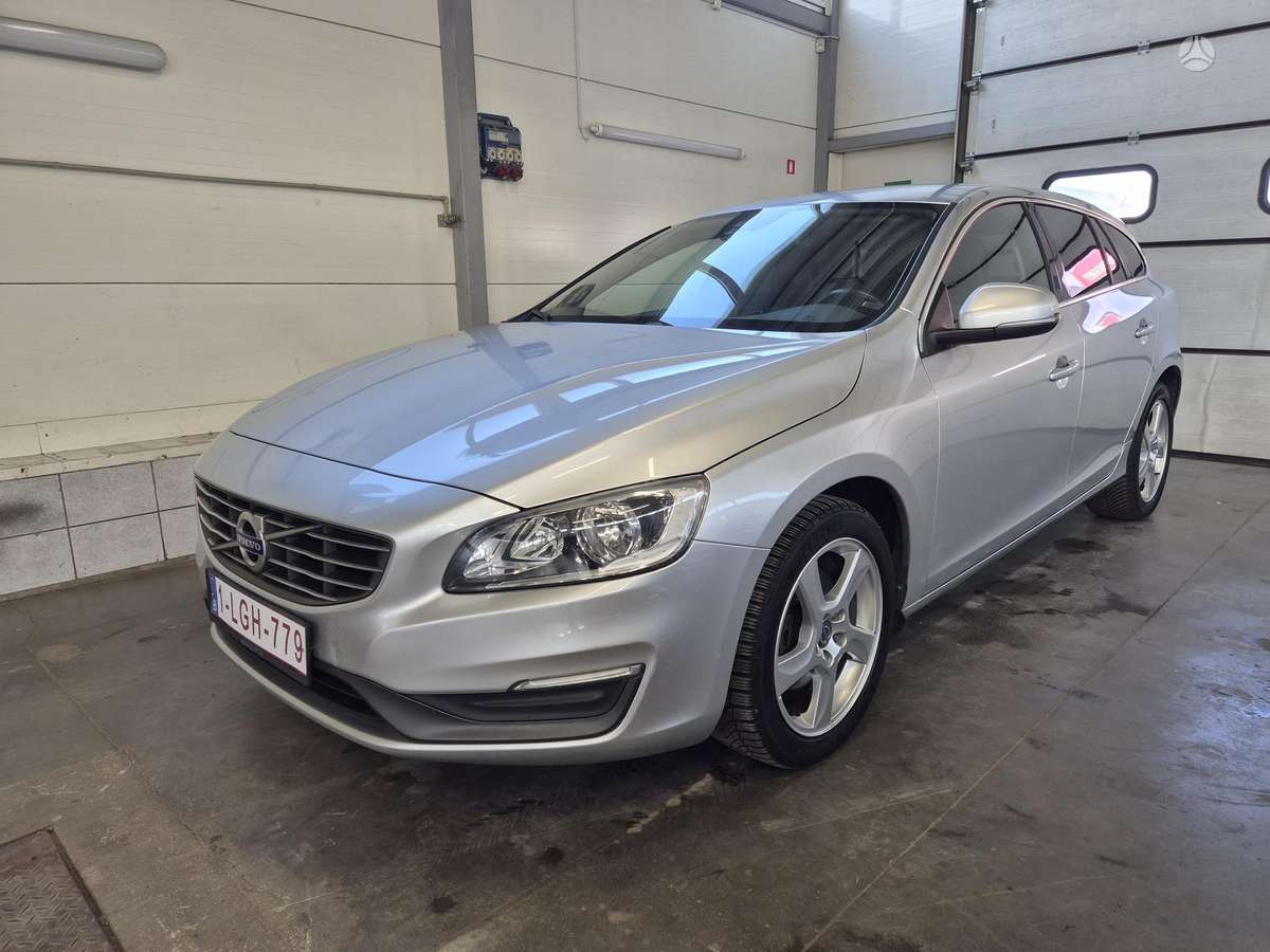 Volvo V60 2015 — interior