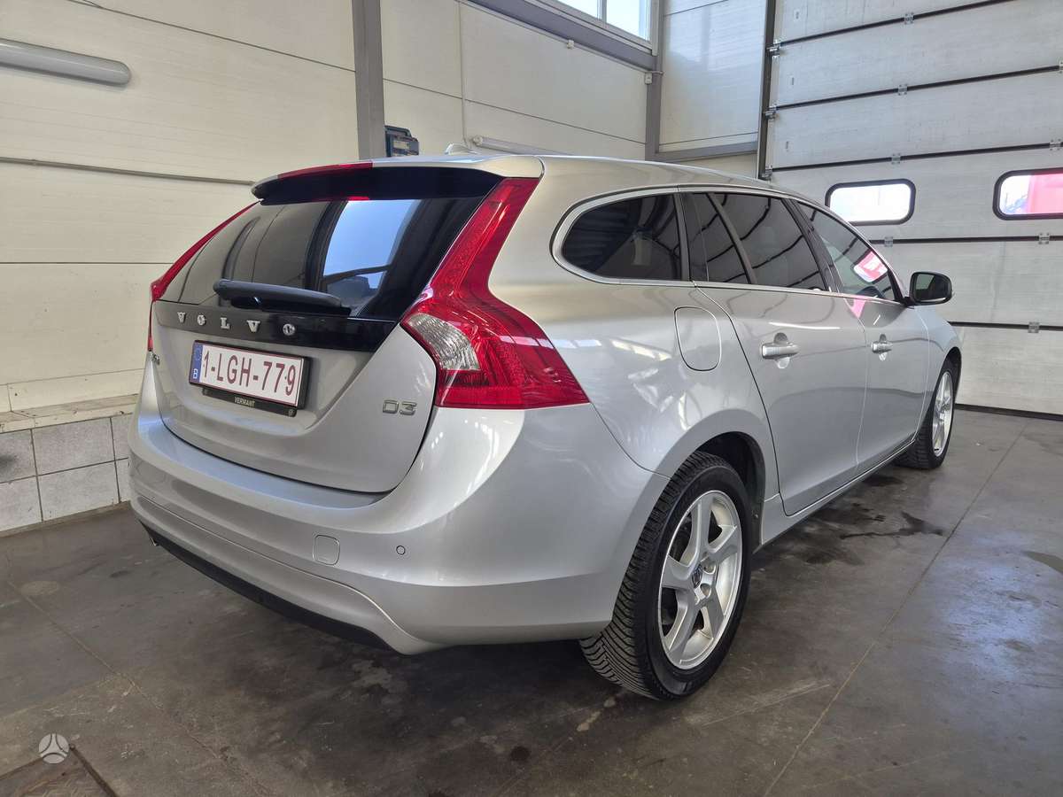 Volvo V60 2015 — engine 1984 cm³, 136 HP (100kW)
