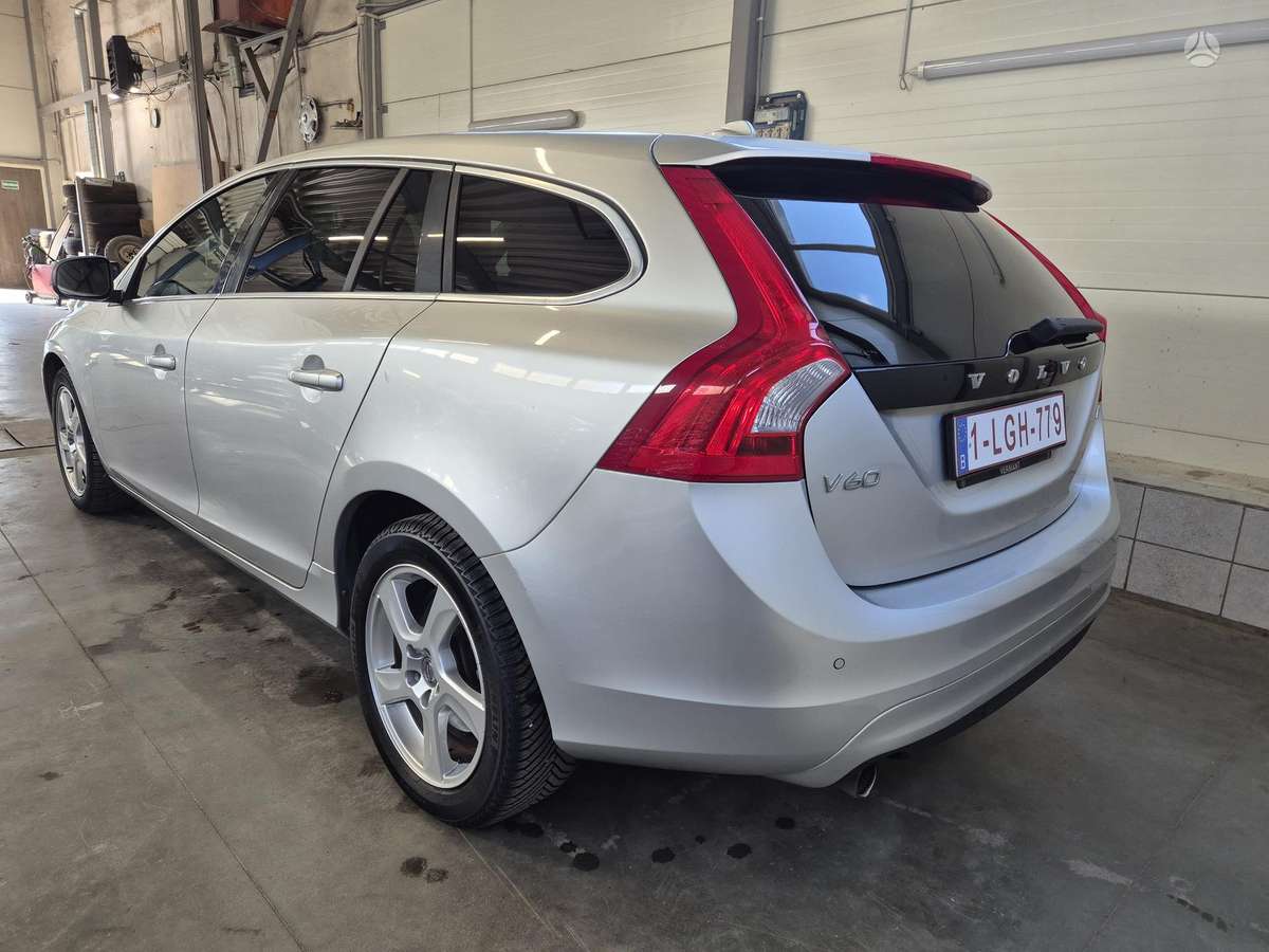 Volvo V60 2015 — photo 5