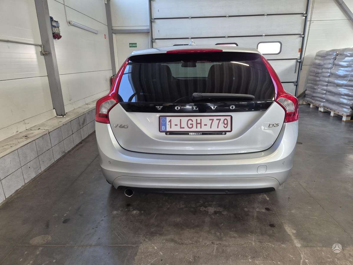 Volvo V60 2015 — photo 7