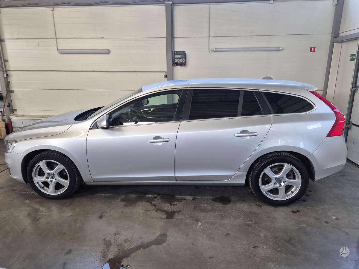Volvo V60 2015 — photo 9