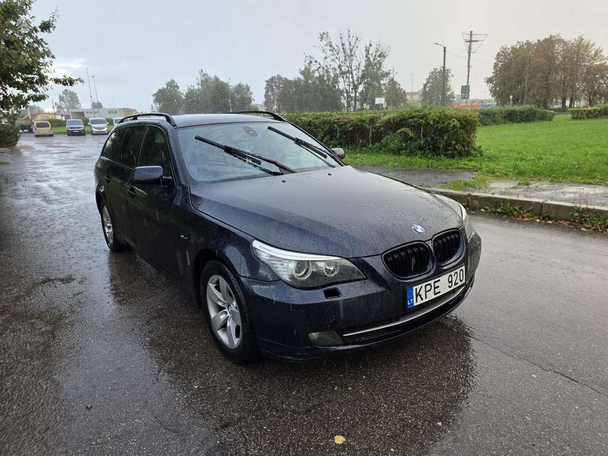BMW 520 2008 — вигляд ззаду