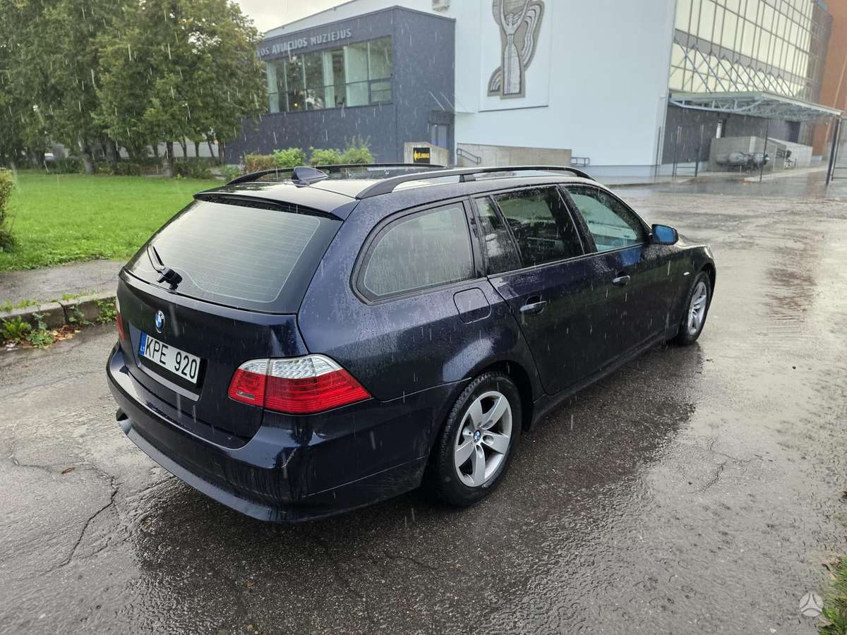 BMW 520 2008 — салон