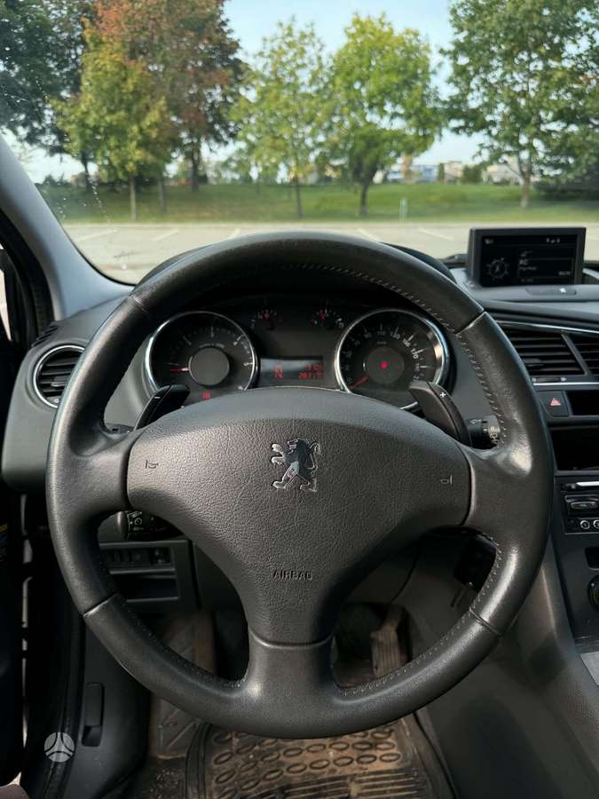 Peugeot 5008 2013 — photo 13