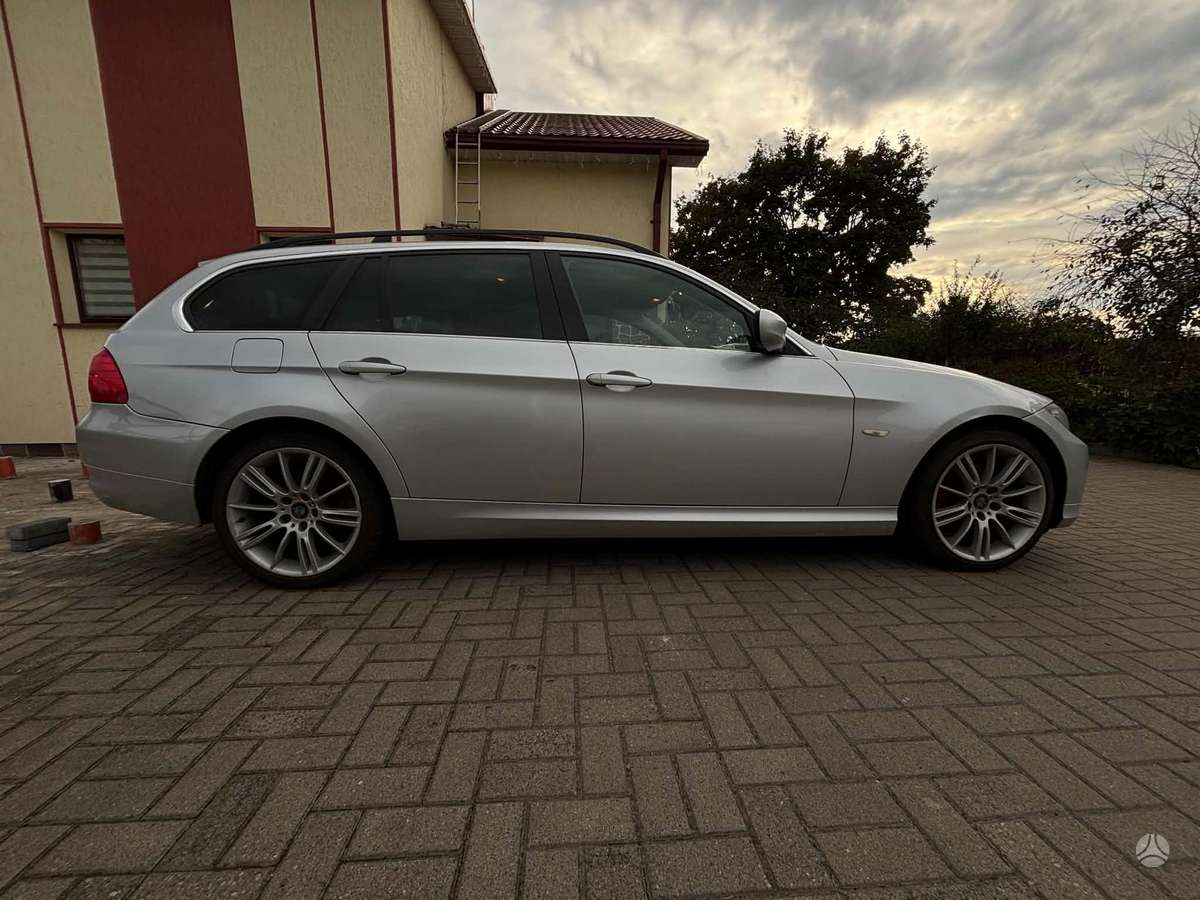 BMW 325 2008 — interior