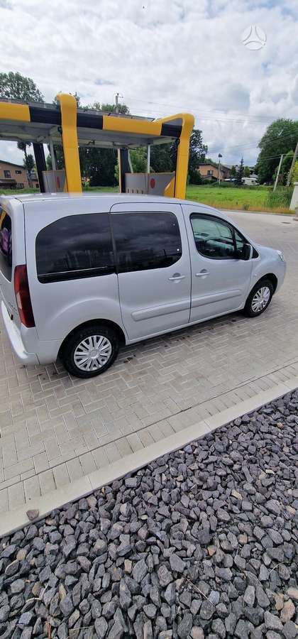 Peugeot Partner 2015 — rear view