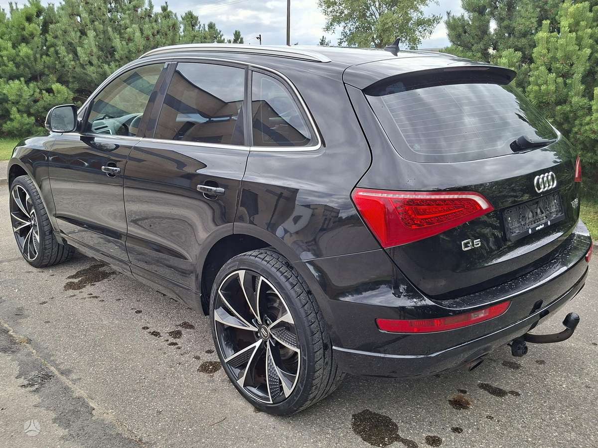 Audi Q5 2010 — двигун 1984 cm³, 211 HP (155kW)