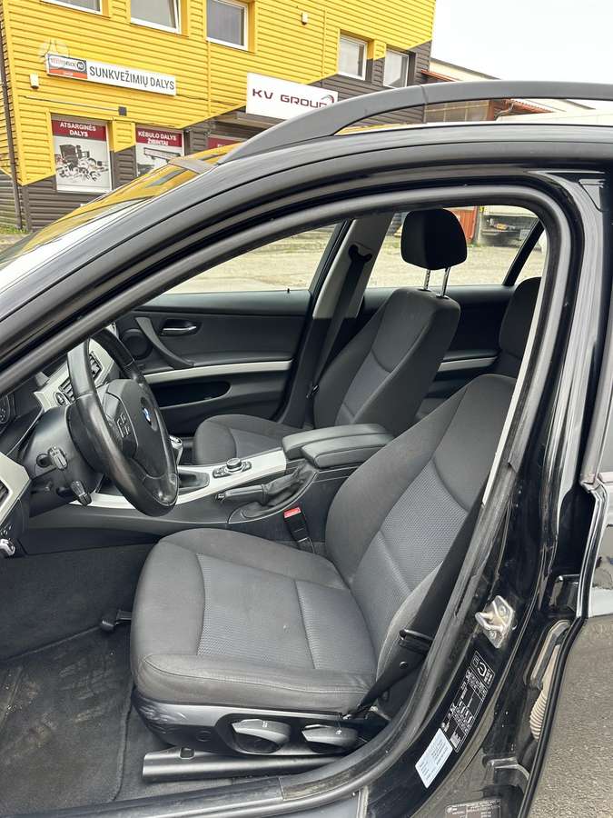 BMW 320 2009 — photo 11