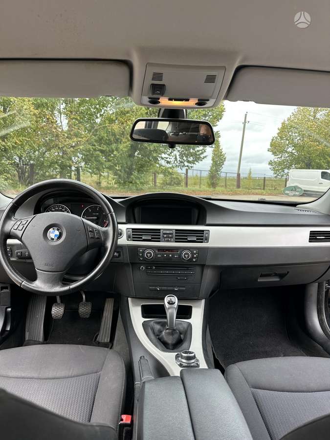 BMW 320 2009 — photo 12