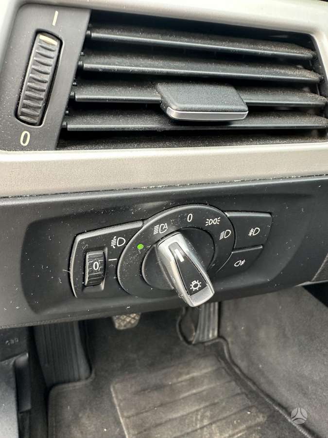 BMW 320 2009 — photo 14