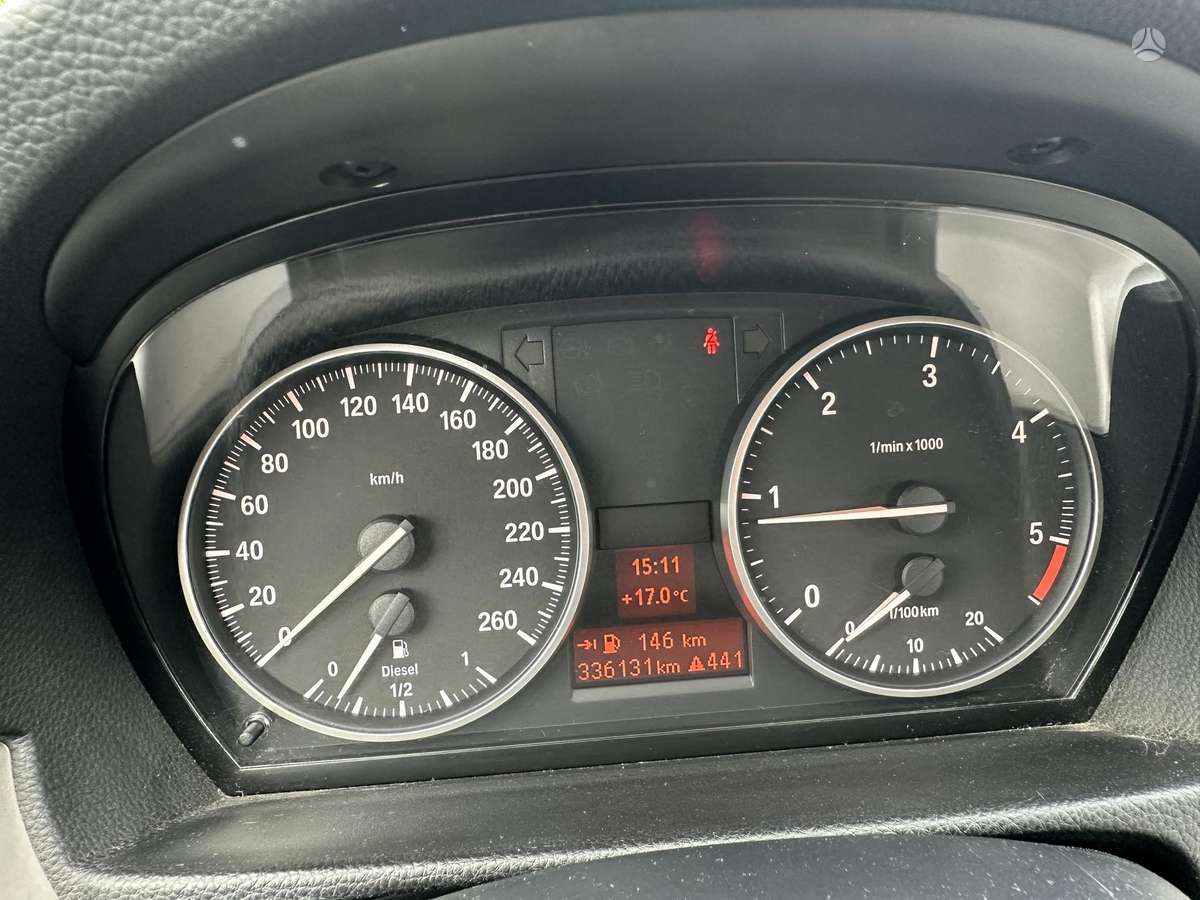 BMW 320 2009 — photo 17