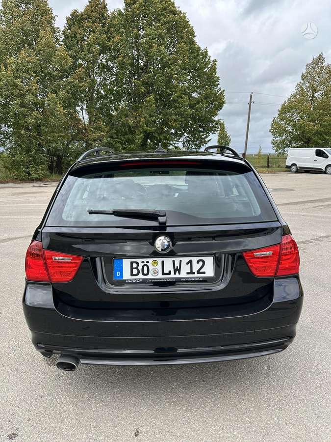 BMW 320 2009 — photo 7