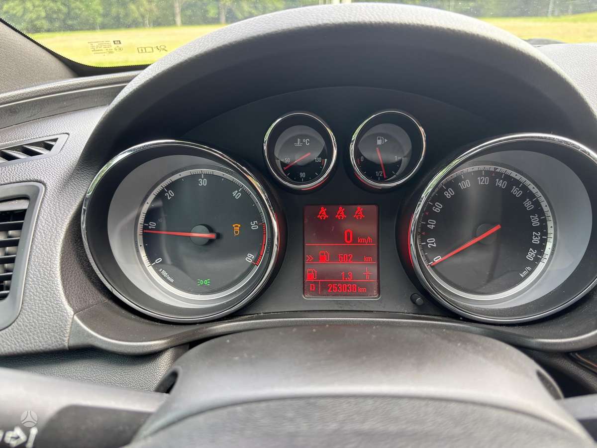 Opel Insignia 2013 — photo 14