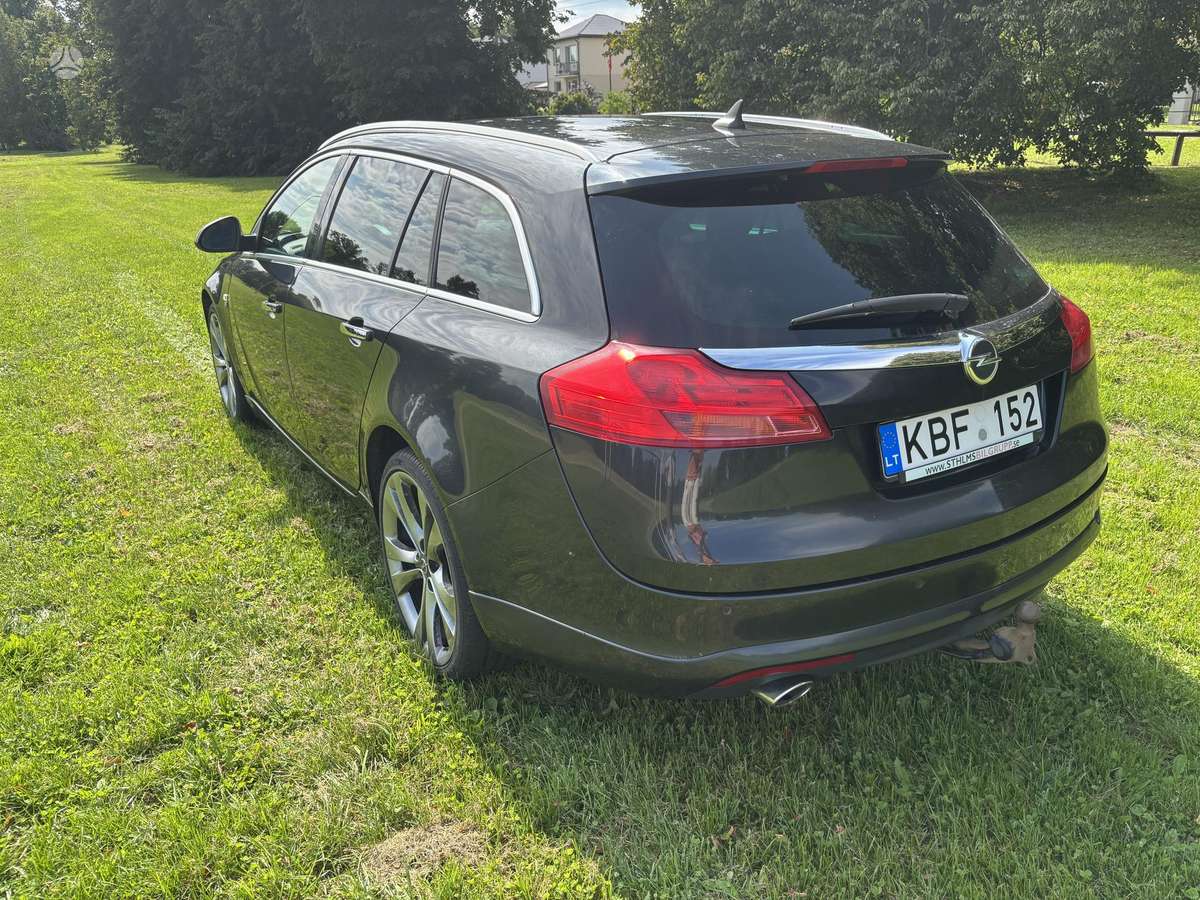 Opel Insignia 2013 — rear view