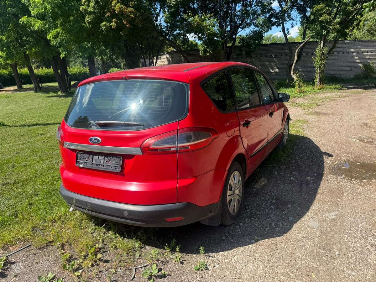 Ford S-MAX 2013 — rear view