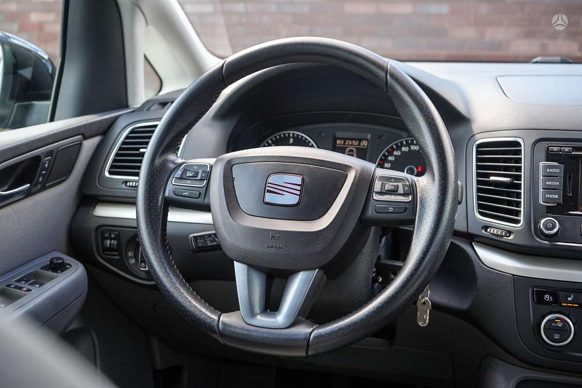 Seat Alhambra 2014 — photo 12