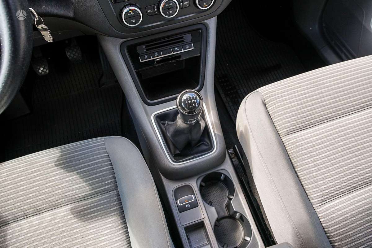 Seat Alhambra 2014 — photo 15