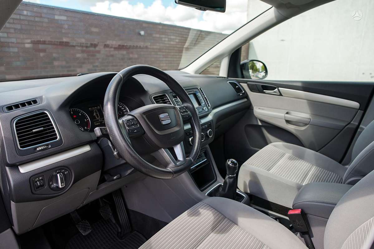 Seat Alhambra 2014 — photo 19