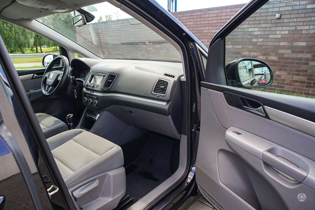 Seat Alhambra 2014 — photo 30